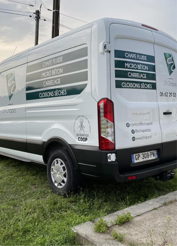 Van d'entreprise JR Chapes, chape fluide, carrelage.